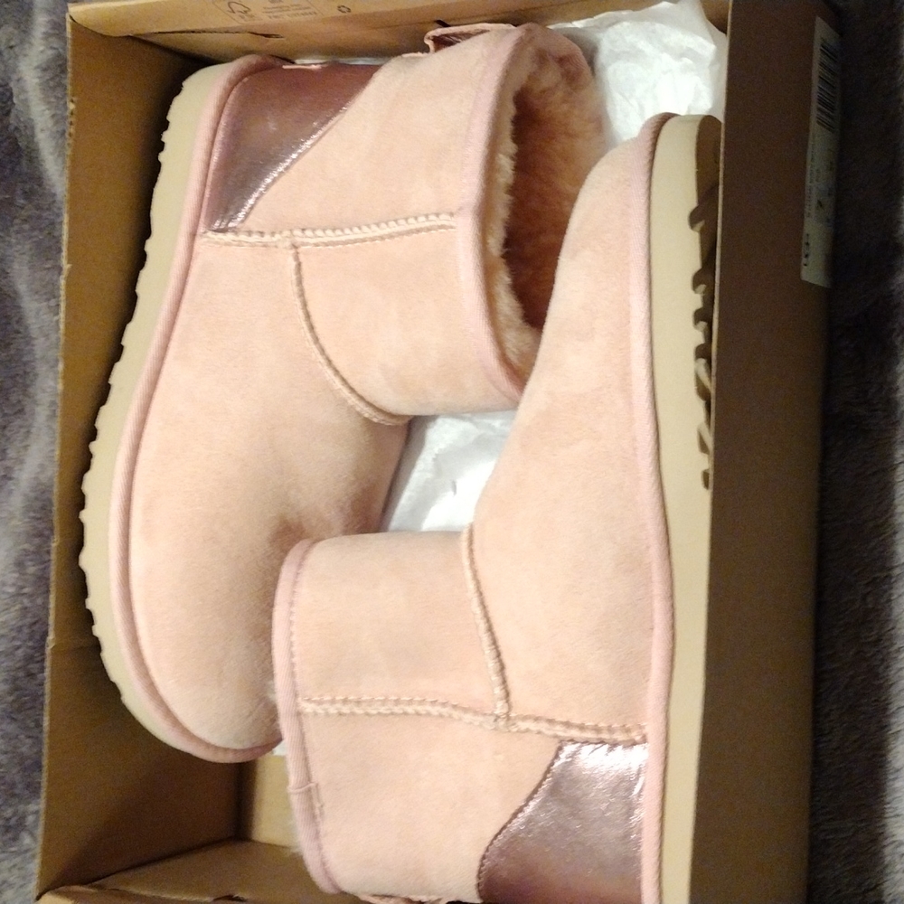Pink uggs
